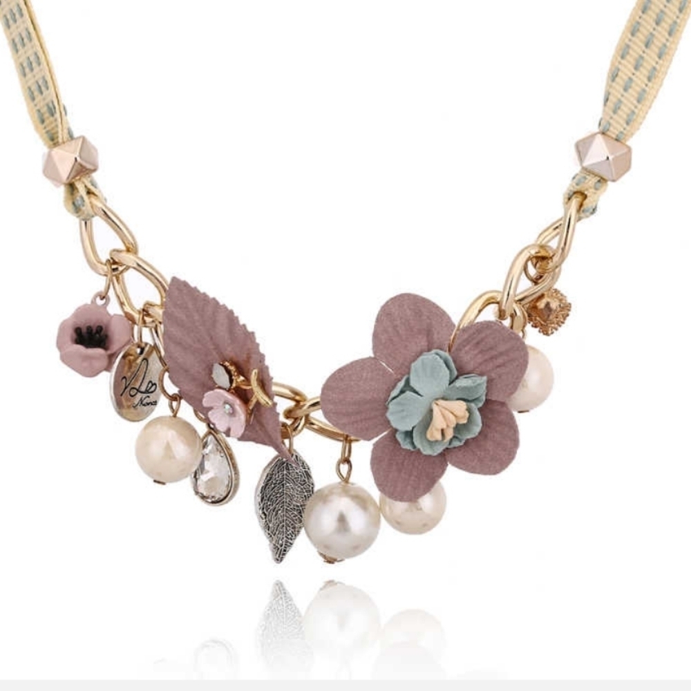 Cute Victorian Style Dangle Necklace Set